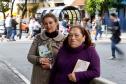 As assistentes sociais Maria Irene Schemes e Deizy Russi trabalham no Centro de Referência e Atendimento à Mulher em Situação de Violência, em Curitiba.
Foto – Rogério Machado
