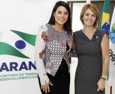 Secretária do Trabalho e Desenvolvimento Social, Fernanda Richa, recebe a Presidente do Provopar de Foz do Iguaçu, Sra Esther Dantas; Deputada Claudia Pereira; Chefe do ER Foz do Iguaçu, Sra Roberta Lopes. Fotos: Rogério Machado / SECS