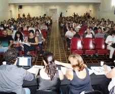 Cerca de 250 conselheiros de assistência social e representantes municipais da política de assistência social do Estado, participam, nesta segunda e terça-feira (10 e 11.04), da reunião ampliada do Conselho Estadual de Assistência Social do Paraná (Ceas/PR), que acontece no auditório da Universidade Estadual de Ponta Grossa (UEPG). - Foto: Aliocha Mauricio/SEDS