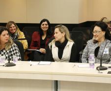 Secretária da Família e Desenvolvimento Social, Fernanda Richa, participa da reunião com chefes de escritórios regionais da SEDS - Foto: Rogério Machado/SECS