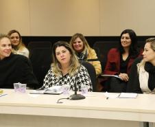 Secretária da Família e Desenvolvimento Social, Fernanda Richa, participa da reunião com chefes de escritórios regionais da SEDS - Foto: Rogério Machado/SECS