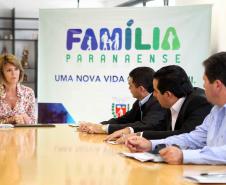 A Secretaria da Família e Desenvolvimento Social Fernanda Richa assina convênios com os municípios de  Amaporã, Barbosa Ferraz, Campina da Lagoa, Campo Bonito, Cerro Azul, Cruz Machado, Mandirituba, Mangueirinha, Prudentópolis, Santa Cecília do Pavão, São Jerônimo da Serra, São Pedro do Iguaçu, Teixeira Soares, Tomazina, Turvo e Wenceslau Braz