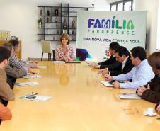 A Secretaria da Família e Desenvolvimento Social Fernanda Richa assina convênios com os municípios de  Amaporã, Barbosa Ferraz, Campina da Lagoa, Campo Bonito, Cerro Azul, Cruz Machado, Mandirituba, Mangueirinha, Prudentópolis, Santa Cecília do Pavão, São Jerônimo da Serra, São Pedro do Iguaçu, Teixeira Soares, Tomazina, Turvo e Wenceslau Braz