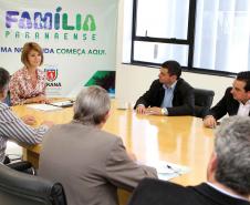 A Secretaria da Família e Desenvolvimento Social Fernanda Richa assina convênios com os municípios de  Amaporã, Barbosa Ferraz, Campina da Lagoa, Campo Bonito, Cerro Azul, Cruz Machado, Mandirituba, Mangueirinha, Prudentópolis, Santa Cecília do Pavão, São Jerônimo da Serra, São Pedro do Iguaçu, Teixeira Soares, Tomazina, Turvo e Wenceslau Braz