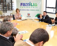 A Secretaria da Família e Desenvolvimento Social Fernanda Richa assina convênios com os municípios de  Amaporã, Barbosa Ferraz, Campina da Lagoa, Campo Bonito, Cerro Azul, Cruz Machado, Mandirituba, Mangueirinha, Prudentópolis, Santa Cecília do Pavão, São Jerônimo da Serra, São Pedro do Iguaçu, Teixeira Soares, Tomazina, Turvo e Wenceslau Braz