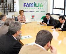 A Secretaria da Família e Desenvolvimento Social Fernanda Richa assina convênios com os municípios de  Amaporã, Barbosa Ferraz, Campina da Lagoa, Campo Bonito, Cerro Azul, Cruz Machado, Mandirituba, Mangueirinha, Prudentópolis, Santa Cecília do Pavão, São Jerônimo da Serra, São Pedro do Iguaçu, Teixeira Soares, Tomazina, Turvo e Wenceslau Braz