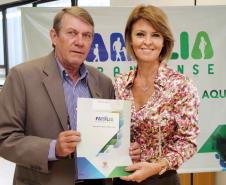 A Secretaria da Família e Desenvolvimento Social Fernanda Richa assina convênios com os municípios de  Amaporã, Barbosa Ferraz, Campina da Lagoa, Campo Bonito, Cerro Azul, Cruz Machado, Mandirituba, Mangueirinha, Prudentópolis, Santa Cecília do Pavão, São Jerônimo da Serra, São Pedro do Iguaçu, Teixeira Soares, Tomazina, Turvo e Wenceslau Braz