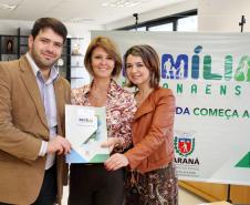 A Secretaria da Família e Desenvolvimento Social Fernanda Richa assina convênios com os municípios de  Amaporã, Barbosa Ferraz, Campina da Lagoa, Campo Bonito, Cerro Azul, Cruz Machado, Mandirituba, Mangueirinha, Prudentópolis, Santa Cecília do Pavão, São Jerônimo da Serra, São Pedro do Iguaçu, Teixeira Soares, Tomazina, Turvo e Wenceslau Braz