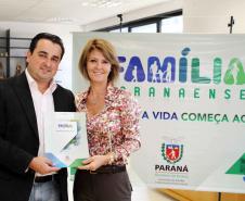 A Secretaria da Família e Desenvolvimento Social Fernanda Richa assina convênios com os municípios de  Amaporã, Barbosa Ferraz, Campina da Lagoa, Campo Bonito, Cerro Azul, Cruz Machado, Mandirituba, Mangueirinha, Prudentópolis, Santa Cecília do Pavão, São Jerônimo da Serra, São Pedro do Iguaçu, Teixeira Soares, Tomazina, Turvo e Wenceslau Braz