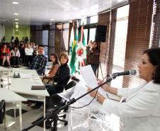 A secretária da Família e Desenvolvimento Social, Fernanda Richa, participou nesta quinta-feira (05) da posse dos novos conselheiros do Conselho Estadual de Assistência Social (Ceas).Foto:Rogério Machado/SEDS