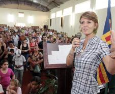 Secretária da Familia e Desenvolvimento Social, Fernanda Richa percorre municípios da Região Norte co Paraná com a campanha Espalhe Calor e inaugura dois Centros de Referencia de Assistencia Social. Foto:Rogério Machado/SEDS