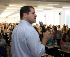 A última etapa do Seminário Capacitação de Combate ao Trabalho Infantil promovido pela Secretaria da Família e Desenvolvimento Social (Seds) iniciou nesta quarta-feira (05), em Curitiba. O evento que já foi realizado em Foz do Iguaçu e Londrina acontece até sexta-feira (07) e está abordando as recomendações do plano regional para prevenção e erradicação do trabalho infantil com municípios.Foto: Ricardo Marajó/SEDS