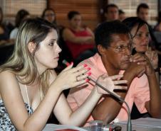 Aprovado nesta sexta-feira (07) a criação do Piso Paranaense de Assistência Social (PPAS). O anuncio aconteceu a última plenária do Conselho Estadual de Assistência Social (Ceas) de 2012, órgão deliberativo ligado à Secretaria da Família e Desenvolvimento Social (Seds). A iniciativa vai permitir que no próximo ano seja destinado R$ 6,4 milhões para 86 pequenos municípios com até 20 mil habitantes.Foto:Ricardo Marajó/SEDS