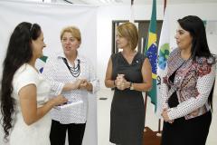 Secretária do Trabalho e Desenvolvimento Social, Fernanda Richa, recebe a Presidente do Provopar de Foz do Iguaçu, Sra Esther Dantas; Deputada Claudia Pereira; Chefe do ER Foz do Iguaçu, Sra Roberta Lopes. Fotos: Rogério Machado / SECS