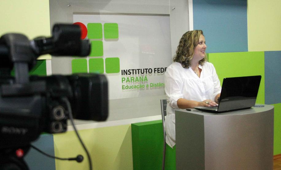 Coordenadora da gestão do SUAS Larissa Tissot e Marcella Martins coordenadora de Financias da Secretaria Estadual da Familia e Desenvolvimento Social junto com Marcia T. de Oliveira Assistente Social ministram aula On Line sobre a gestão do SUAS no Centro Politécnico.Foto:Ricardo Marajó/SEDS