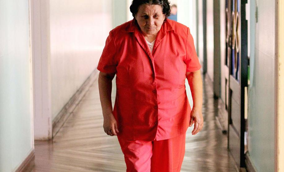 Secretária estadual da Família e Desenvolvimento Social, Fernanda Richa, visita acompanhada do Padre José Aparecido o Asilo São Vicente de Paulo.Foto:Rogério Machado/SEDS