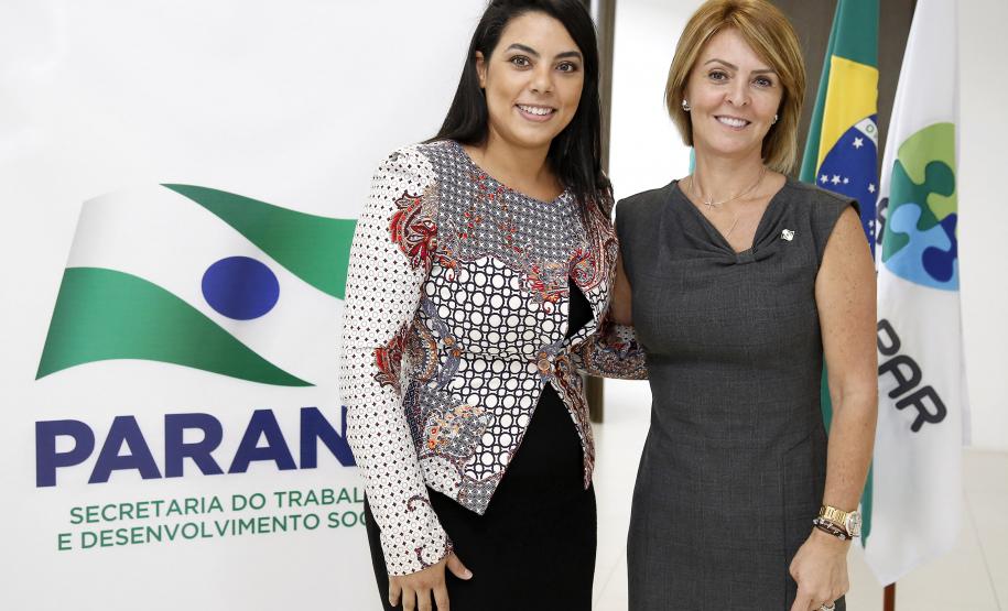 Secretária do Trabalho e Desenvolvimento Social, Fernanda Richa, recebe a Presidente do Provopar de Foz do Iguaçu, Sra Esther Dantas; Deputada Claudia Pereira; Chefe do ER Foz do Iguaçu, Sra Roberta Lopes. Fotos: Rogério Machado / SECS