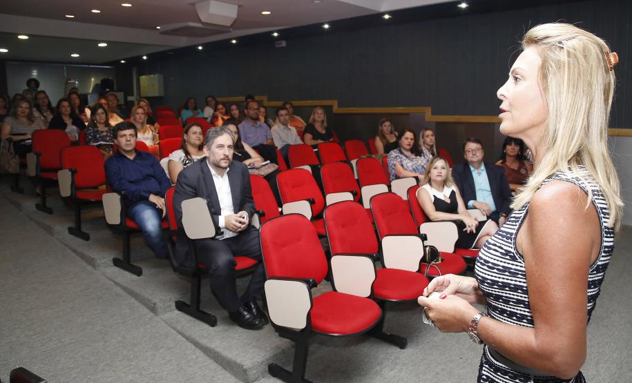 Secretária da Família e Desenvolvimento Social, Fernanda Richa, participa do 1º Encontro do Escritório Regional Curitiba com os Gestores Municipais - Foto: Rogério Machado/SECS