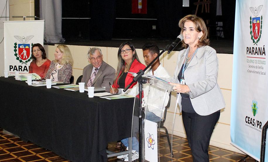 Cerca de 250 conselheiros de assistência social e representantes municipais da política de assistência social do Estado, participam, nesta segunda e terça-feira (10 e 11.04), da reunião ampliada do Conselho Estadual de Assistência Social do Paraná (Ceas/PR), que acontece no auditório da Universidade Estadual de Ponta Grossa (UEPG). - Foto: Aliocha Mauricio/SEDS