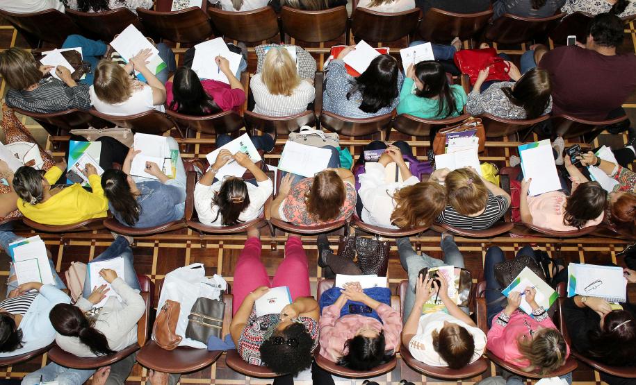 Cerca de 250 conselheiros de assistência social e representantes municipais da política de assistência social do Estado, participam, nesta segunda e terça-feira (10 e 11.04), da reunião ampliada do Conselho Estadual de Assistência Social do Paraná (Ceas/PR), que acontece no auditório da Universidade Estadual de Ponta Grossa (UEPG). - Foto: Aliocha Mauricio/SEDS