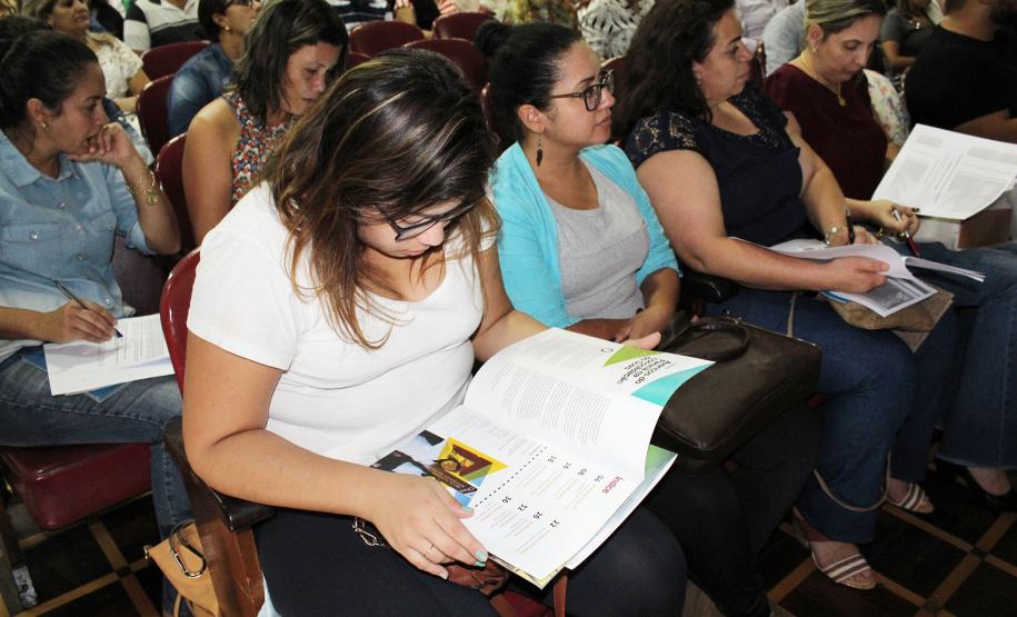 Cerca de 250 conselheiros de assistência social e representantes municipais da política de assistência social do Estado, participam, nesta segunda e terça-feira (10 e 11.04), da reunião ampliada do Conselho Estadual de Assistência Social do Paraná (Ceas/PR), que acontece no auditório da Universidade Estadual de Ponta Grossa (UEPG). - Foto: Aliocha Mauricio/SEDS