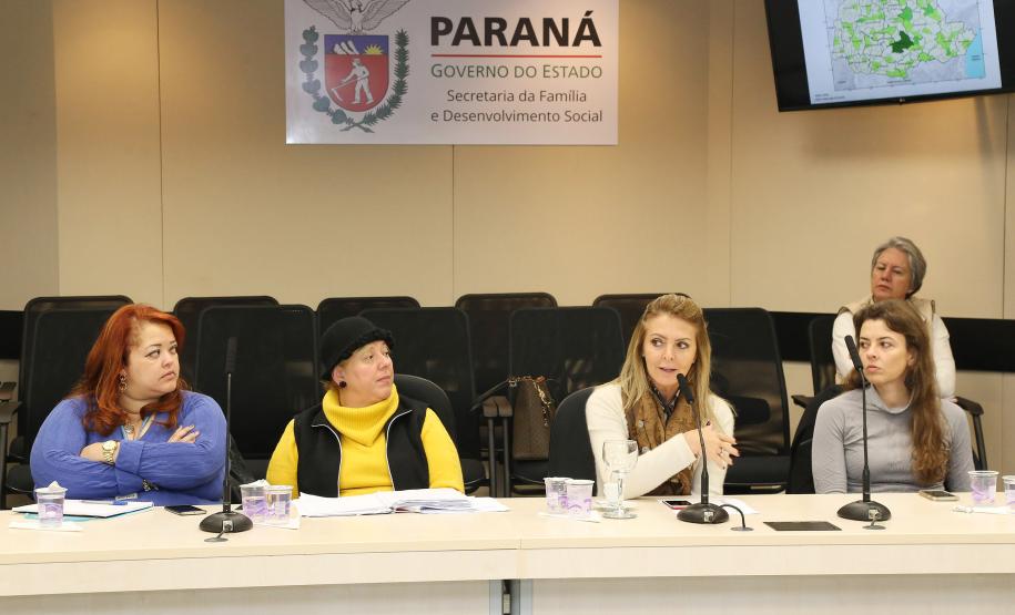 Secretária da Família e Desenvolvimento Social, Fernanda Richa, participa da reunião com chefes de escritórios regionais da SEDS - Foto: Rogério Machado/SECS