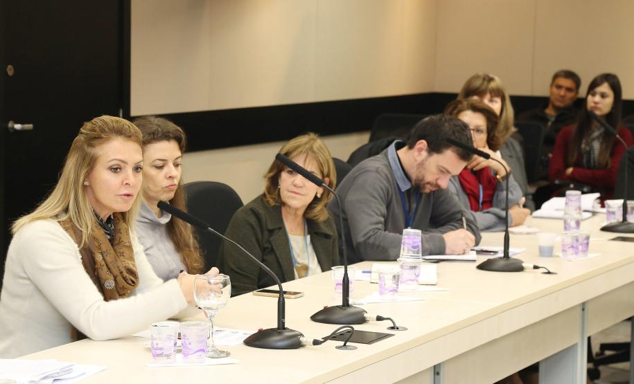 Secretária da Família e Desenvolvimento Social, Fernanda Richa, participa da reunião com chefes de escritórios regionais da SEDS - Foto: Rogério Machado/SECS