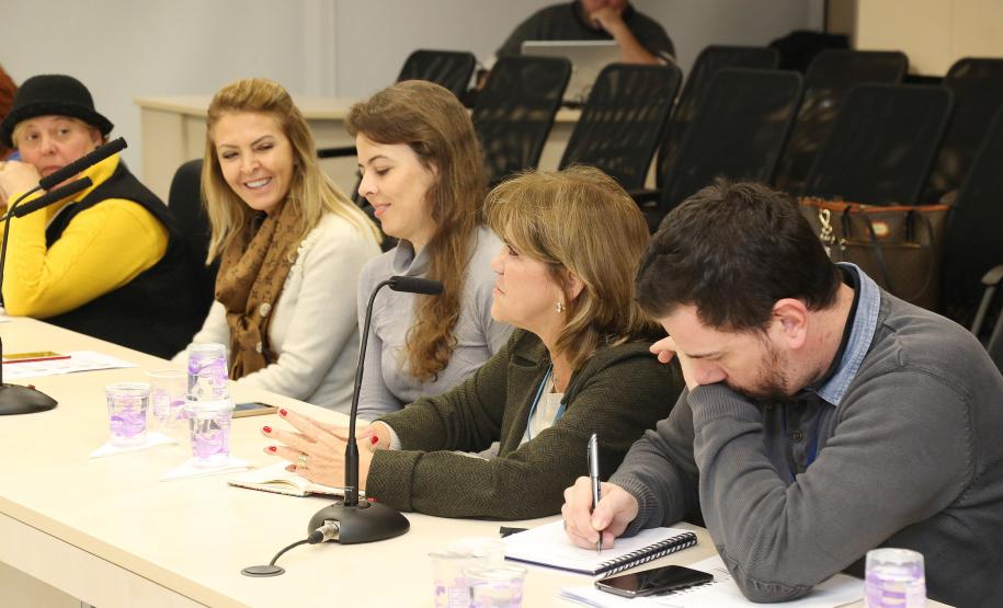 Secretária da Família e Desenvolvimento Social, Fernanda Richa, participa da reunião com chefes de escritórios regionais da SEDS - Foto: Rogério Machado/SECS