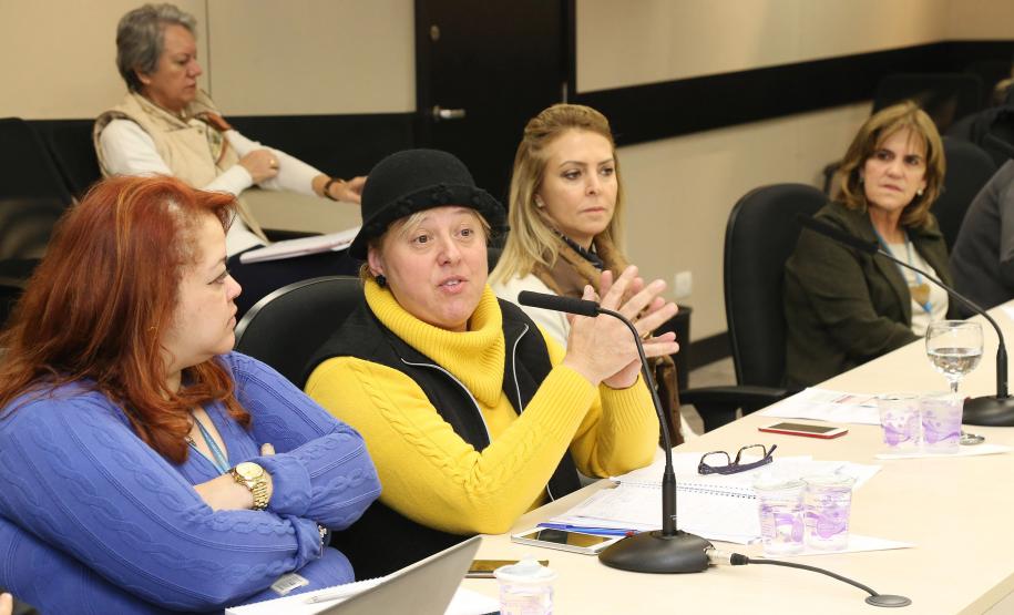 Secretária da Família e Desenvolvimento Social, Fernanda Richa, participa da reunião com chefes de escritórios regionais da SEDS - Foto: Rogério Machado/SECS