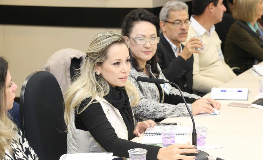 Secretária da Família e Desenvolvimento Social, Fernanda Richa, participa da reunião com chefes de escritórios regionais da SEDS - Foto: Rogério Machado/SECS