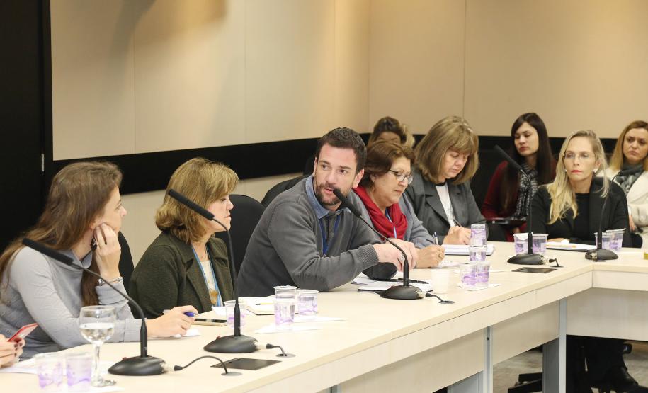 Secretária da Família e Desenvolvimento Social, Fernanda Richa, participa da reunião com chefes de escritórios regionais da SEDS - Foto: Rogério Machado/SECS