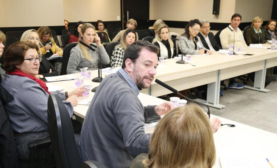 Secretária da Família e Desenvolvimento Social, Fernanda Richa, participa da reunião com chefes de escritórios regionais da SEDS - Foto: Rogério Machado/SECS