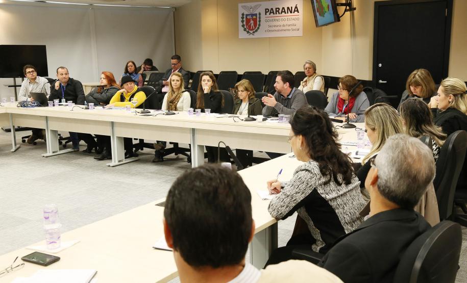 Secretária da Família e Desenvolvimento Social, Fernanda Richa, participa da reunião com chefes de escritórios regionais da SEDS - Foto: Rogério Machado/SECS