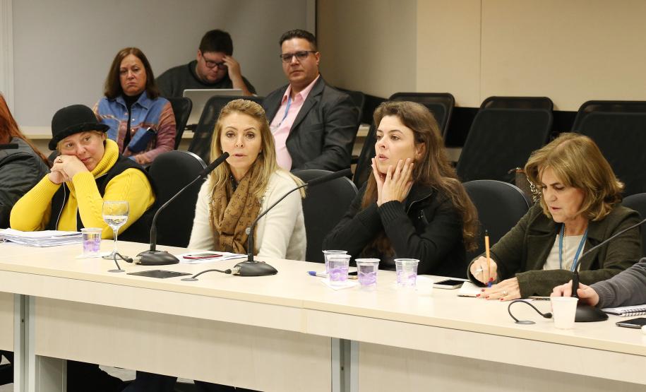 Secretária da Família e Desenvolvimento Social, Fernanda Richa, participa da reunião com chefes de escritórios regionais da SEDS - Foto: Rogério Machado/SECS