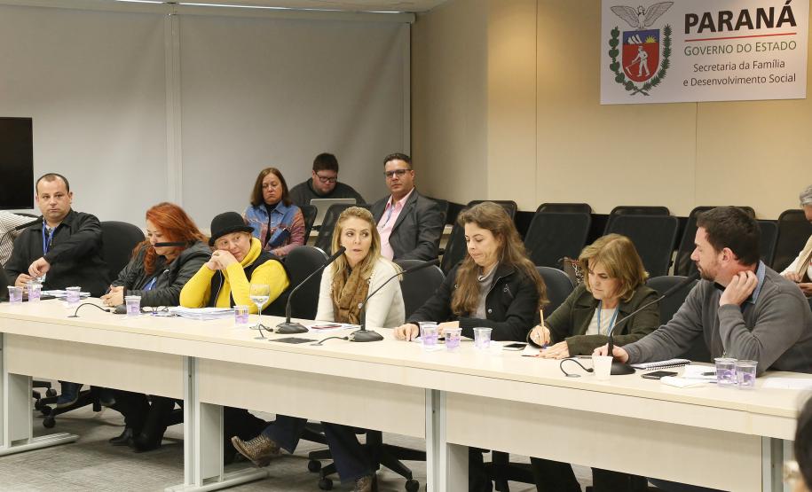 Secretária da Família e Desenvolvimento Social, Fernanda Richa, participa da reunião com chefes de escritórios regionais da SEDS - Foto: Rogério Machado/SECS