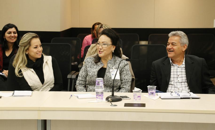 Secretária da Família e Desenvolvimento Social, Fernanda Richa, participa da reunião com chefes de escritórios regionais da SEDS - Foto: Rogério Machado/SECS