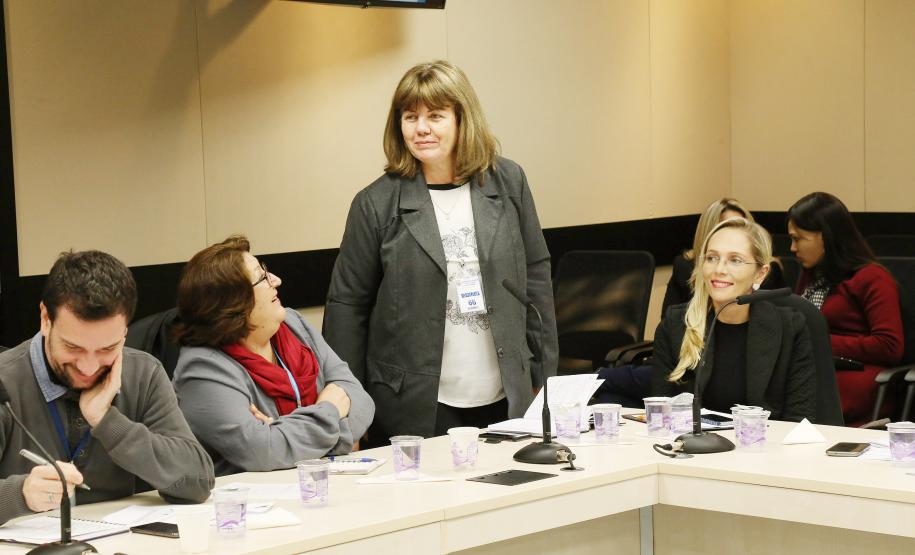 Secretária da Família e Desenvolvimento Social, Fernanda Richa, participa da reunião com chefes de escritórios regionais da SEDS - Foto: Rogério Machado/SECS