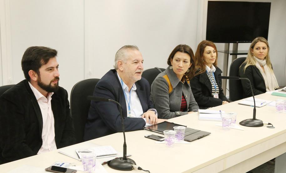 Secretária da Família e Desenvolvimento Social, Fernanda Richa, participa da reunião com chefes de escritórios regionais da SEDS - Foto: Rogério Machado/SECS