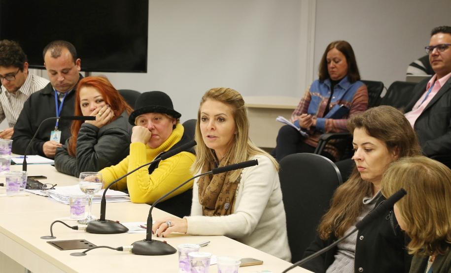 Secretária da Família e Desenvolvimento Social, Fernanda Richa, participa da reunião com chefes de escritórios regionais da SEDS - Foto: Rogério Machado/SECS