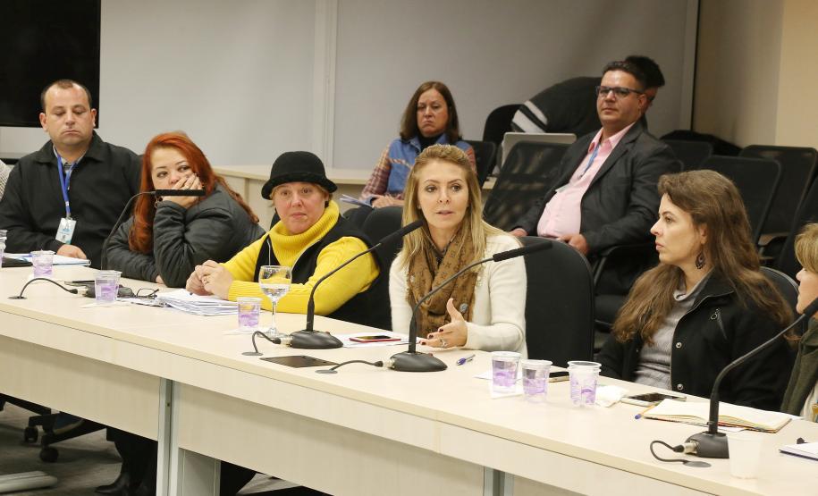 Secretária da Família e Desenvolvimento Social, Fernanda Richa, participa da reunião com chefes de escritórios regionais da SEDS - Foto: Rogério Machado/SECS