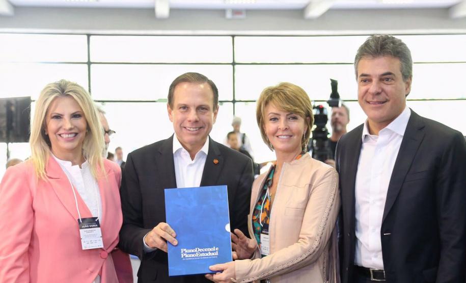 Secretária da Família e Desenvolvimento Social, Fernanda Richa, apresenta Plano Decenal - Foto: Rogério Machado/SECS