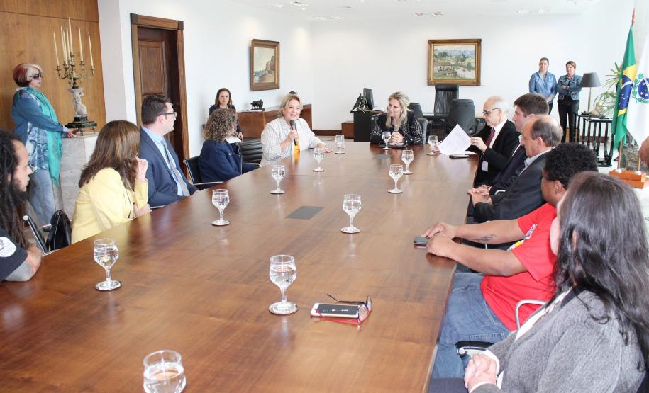 Secretária da Família e Desenvolvimento Social, Nádia Moura, participa do termo de adesão para a população em situação de rua - Foto: Aliocha Maurício/SEDS