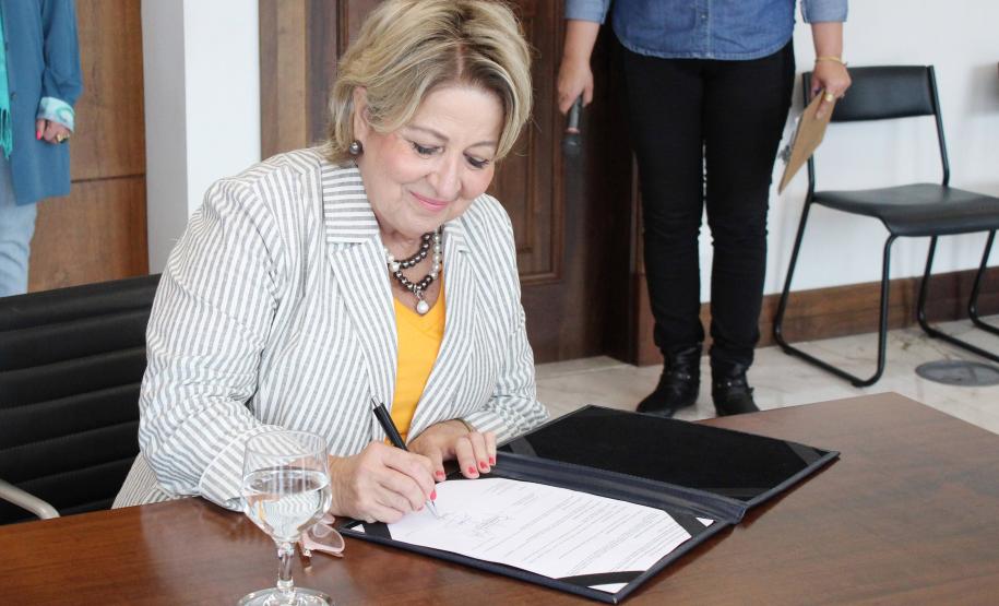 Secretária da Família e Desenvolvimento Social, Nádia Moura, participa do termo de adesão para a população em situação de rua - Foto: Aliocha Maurício/SEDS