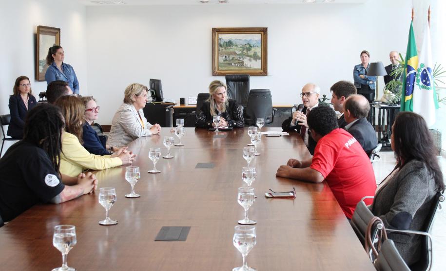 Secretária da Família e Desenvolvimento Social, Nádia Moura, participa do termo de adesão para a população em situação de rua - Foto: Aliocha Maurício/SEDS