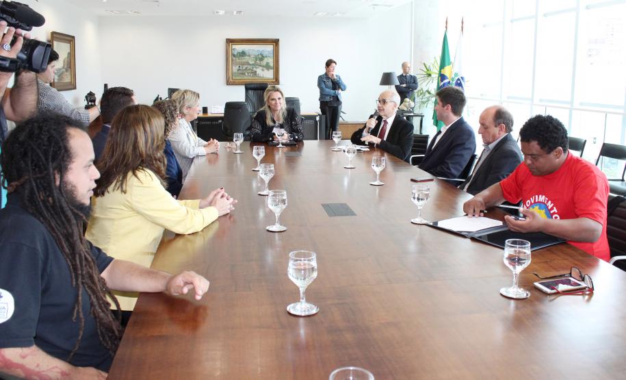 Secretária da Família e Desenvolvimento Social, Nádia Moura, participa do termo de adesão para a população em situação de rua - Foto: Aliocha Maurício/SEDS