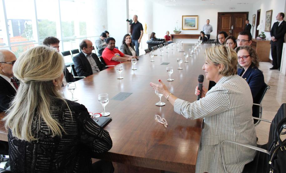 Secretária da Família e Desenvolvimento Social, Nádia Moura, participa do termo de adesão para a população em situação de rua - Foto: Aliocha Maurício/SEDS