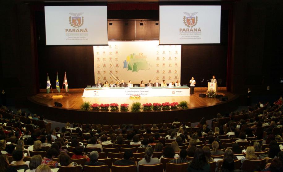 Secretária da Familia e Desenvolvimento Social e presidente da Provopar Fernanda Richa, participa da abertura da IX Conferência Estadual de Assistência Social.Foto:Rogério Machado/SEDS