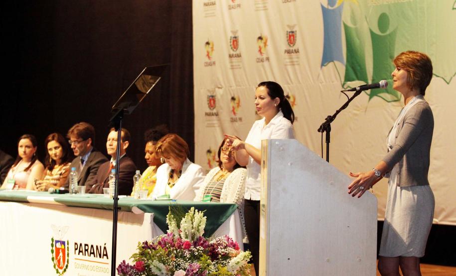 Secretária da Familia e Desenvolvimento Social e presidente da Provopar Fernanda Richa, participa da abertura da IX Conferência Estadual de Assistência Social.Foto:Rogério Machado/SEDS