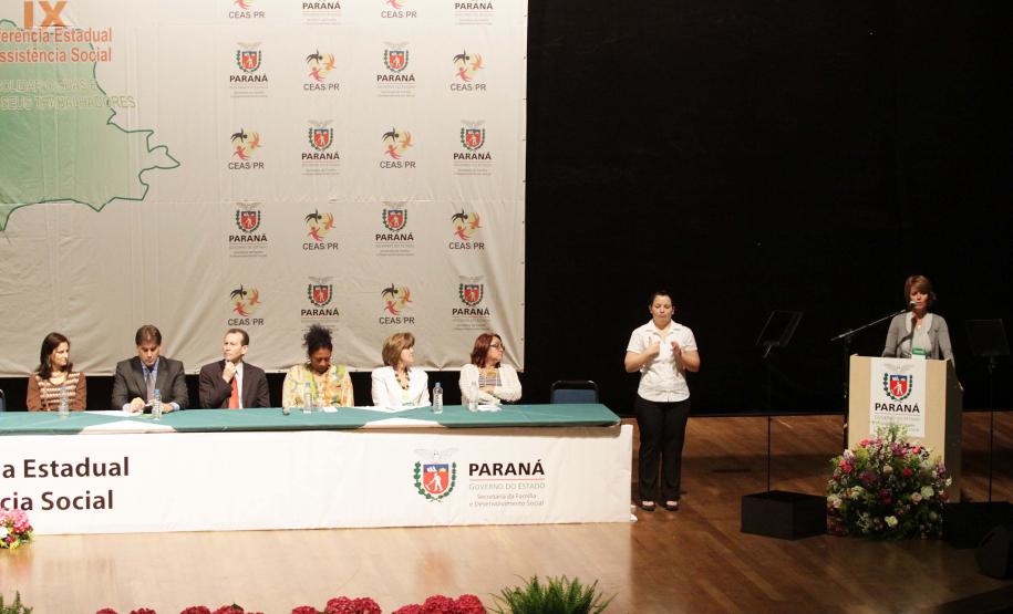 Secretária da Familia e Desenvolvimento Social e presidente da Provopar Fernanda Richa, participa da abertura da IX Conferência Estadual de Assistência Social.Foto:Rogério Machado/SEDS