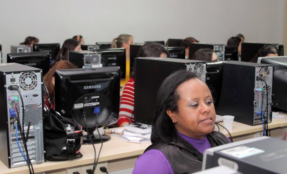 A Secretaria da Família e Desenvolvimento Social, terminou nesta quarta-feira a primeira etapa de preparação para a realização da capacitação dos 2065 conselheiros tutelares que atuam nas 413 unidades dos Conselhos Tutelares, nos 399 municípios paranaenses.Foto: Ricardo Marajó/SEDS